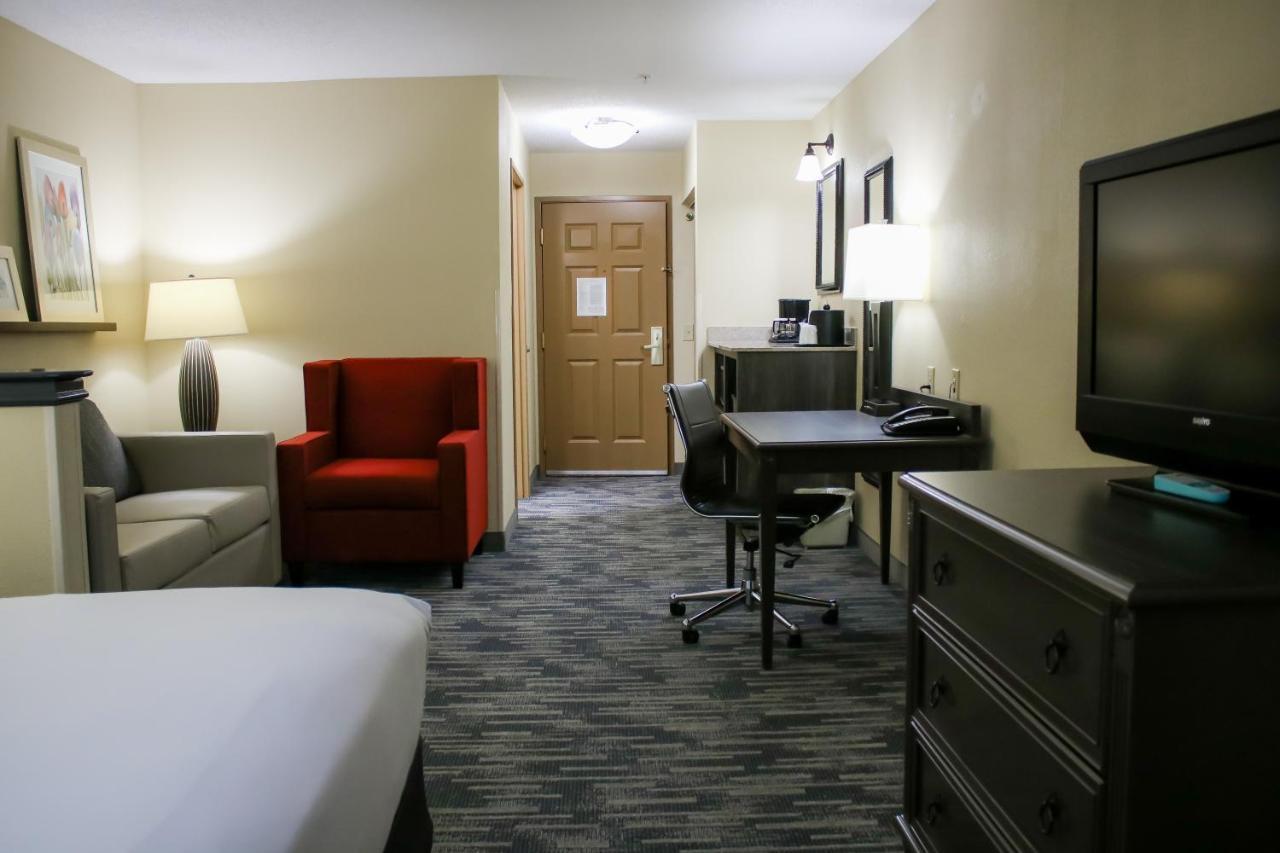 Country & By Radisson, Richmond West At I-64, Va