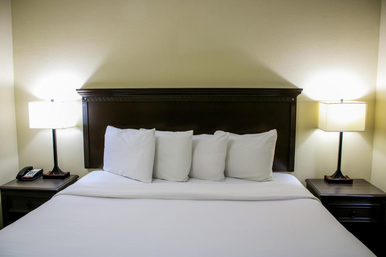 Country & By Radisson, Richmond West At I-64, Va Hotel