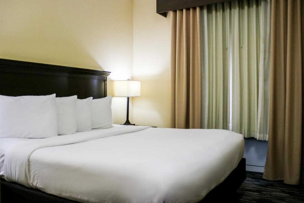 Country & By Radisson, Richmond West At I-64, Va 3*