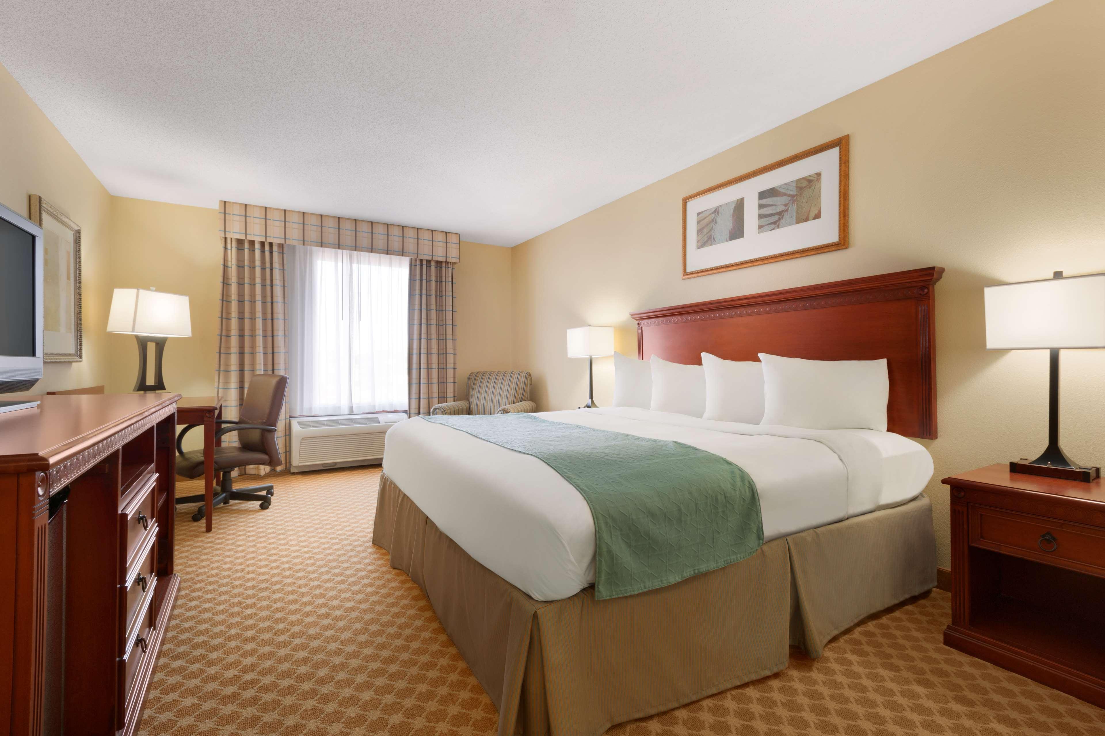 Hotel Country & By Radisson, Richmond West At I-64, Va 3*