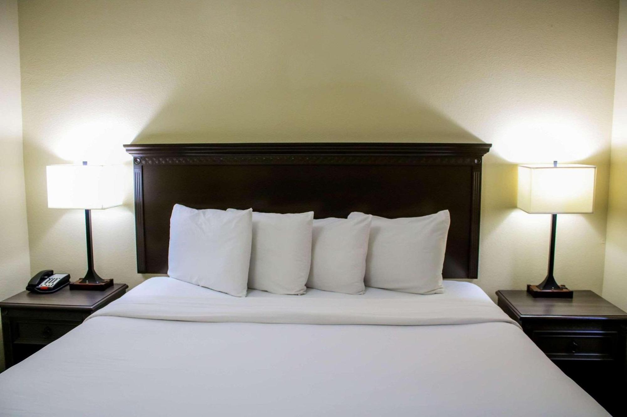 Country & By Radisson, Richmond West At I-64, Va Henrico