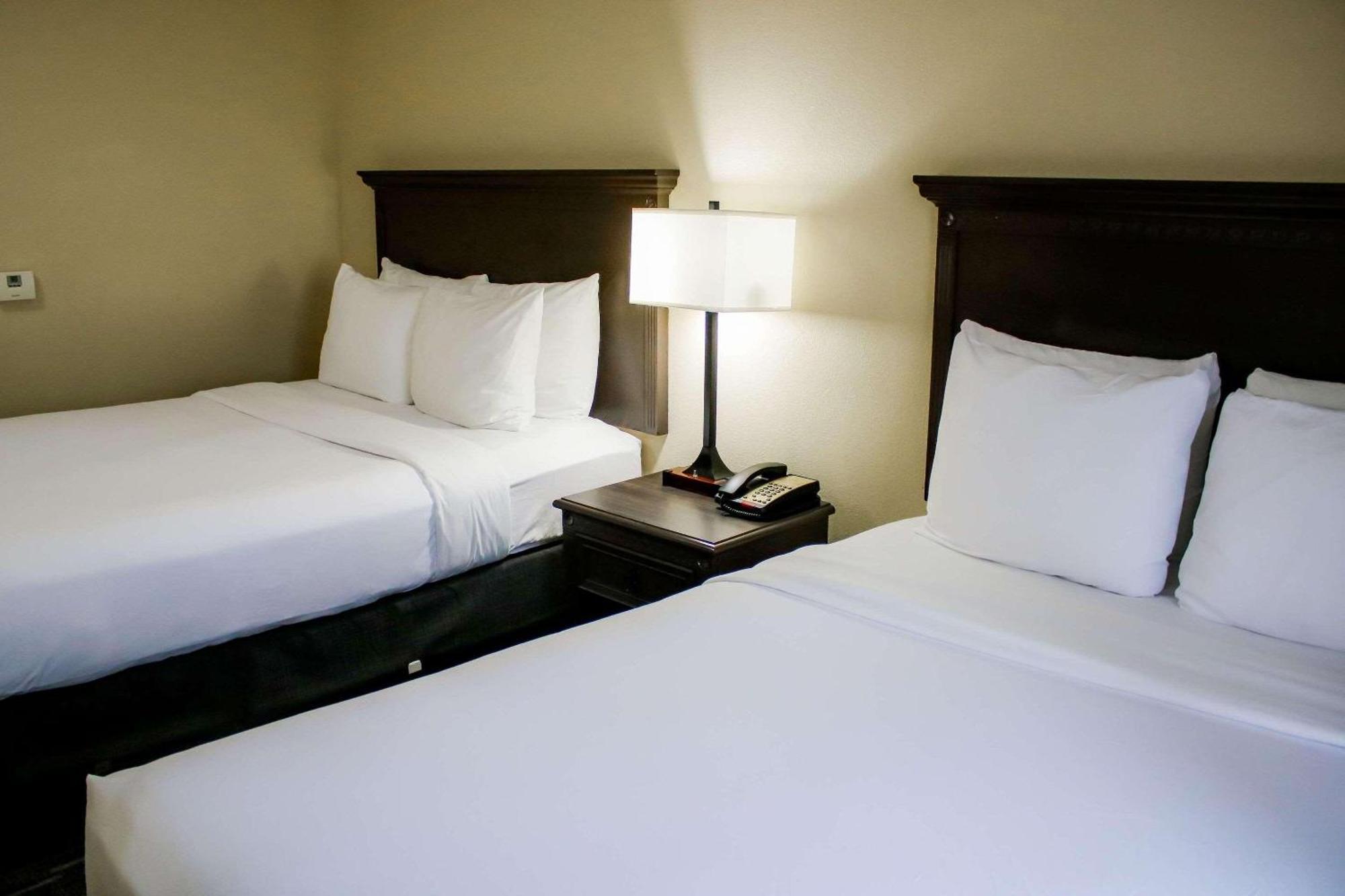 Country & By Radisson, Richmond West At I-64, Va Hotel