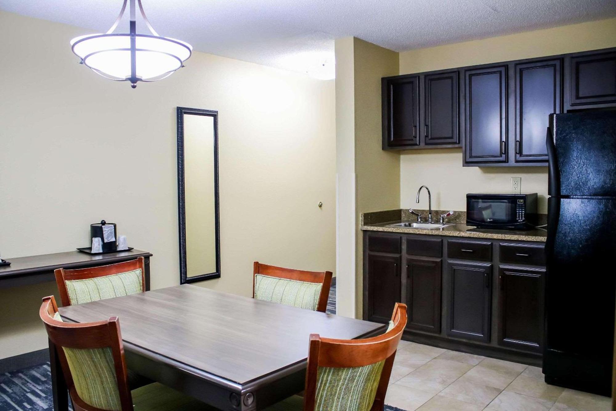 Hotel Country & By Radisson, Richmond West At I-64, Va 3*