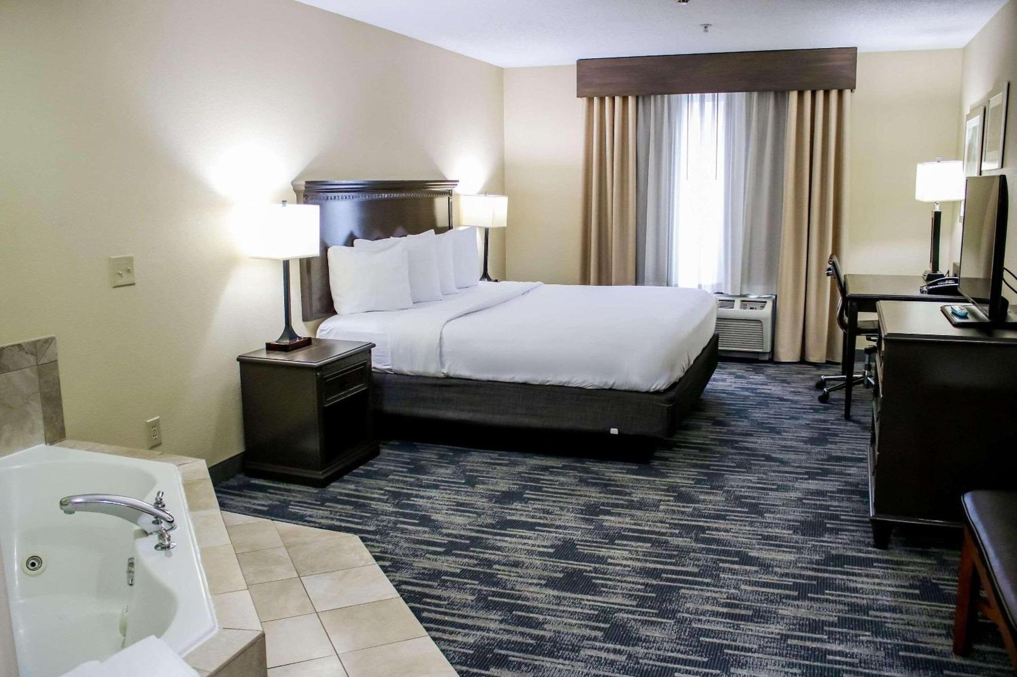 Hotel Country & By Radisson, Richmond West At I-64, Va Henrico
