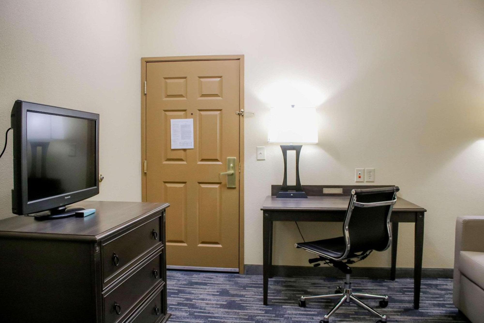 Hotel Country & By Radisson, Richmond West At I-64, Va