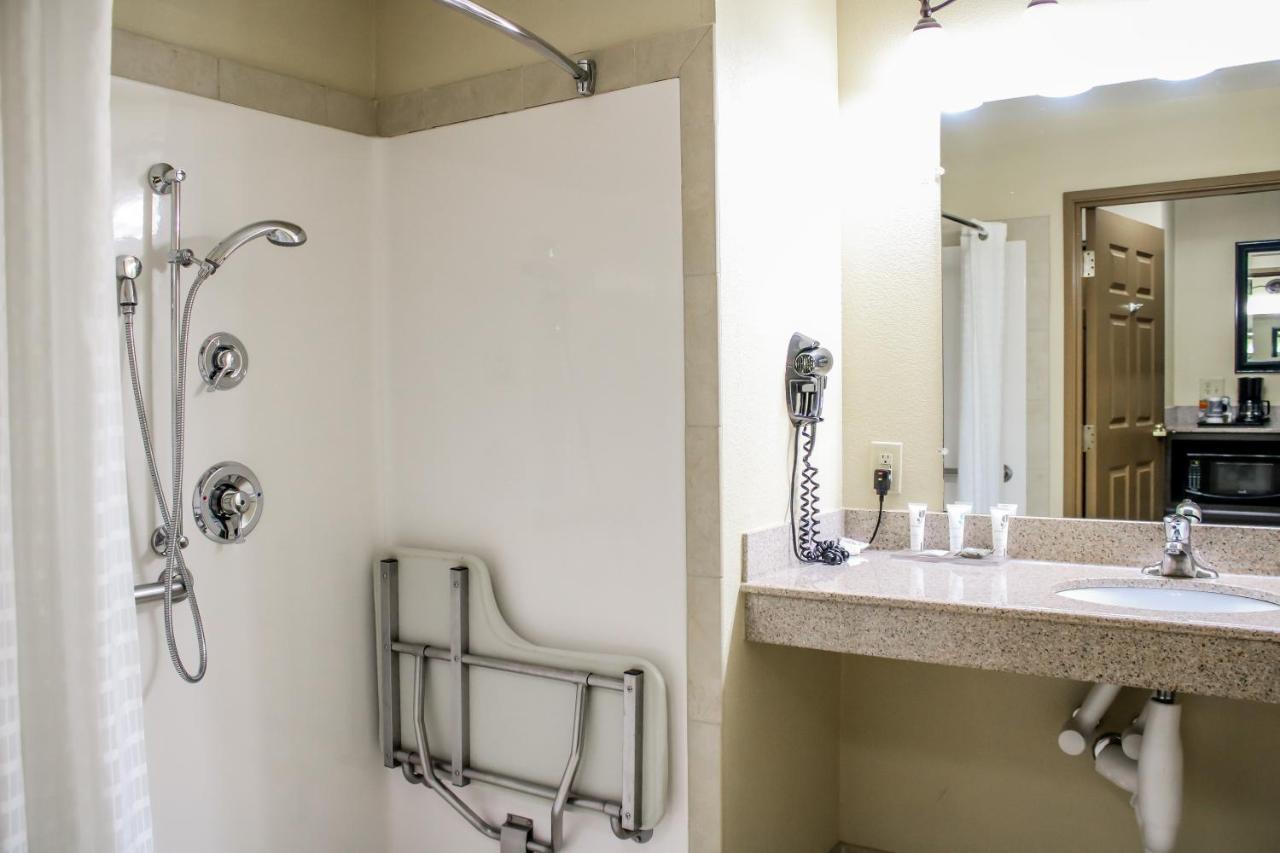 Country & By Radisson, Richmond West At I-64, Va 3*