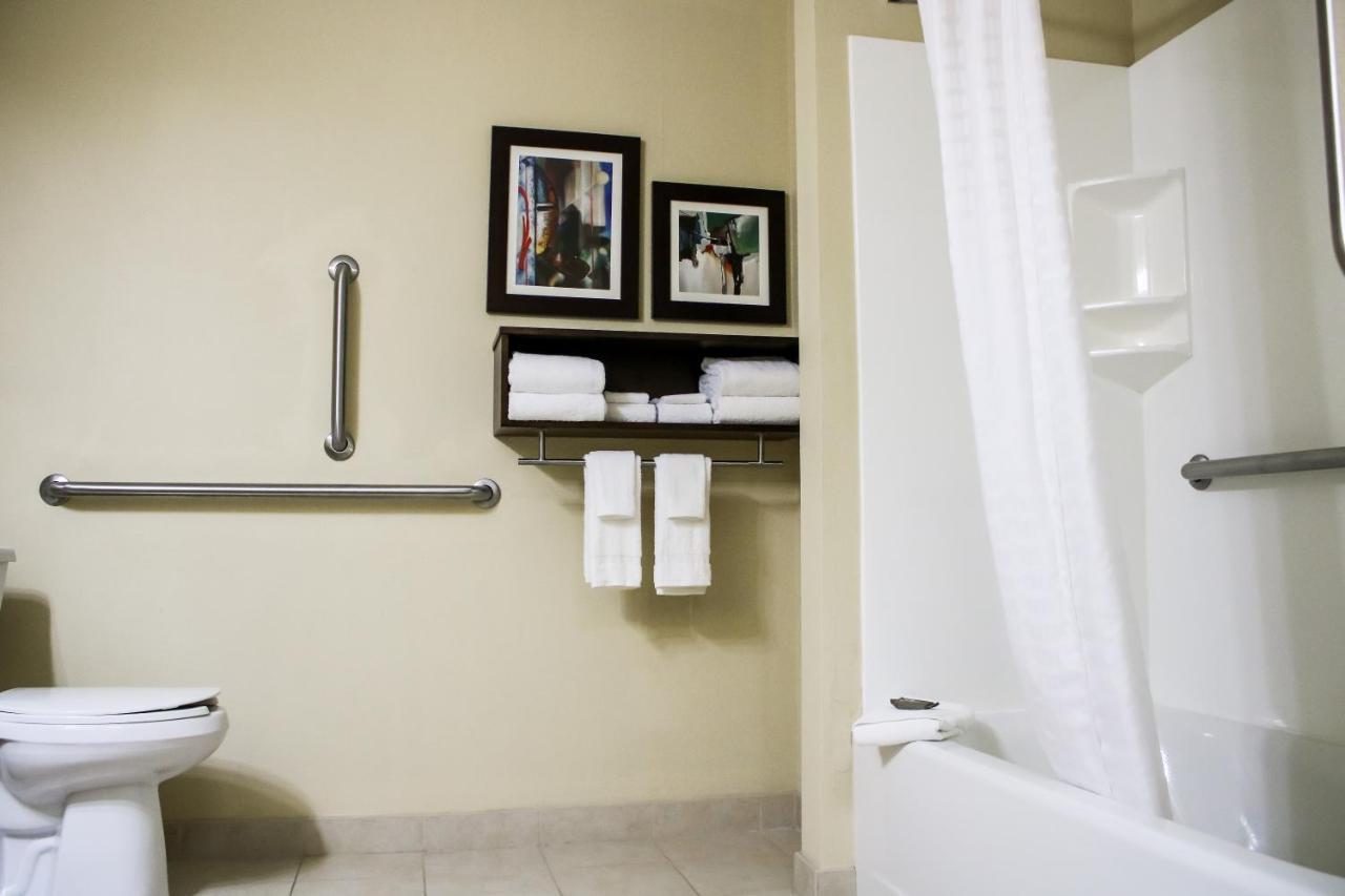 Hotel Country & By Radisson, Richmond West At I-64, Va Henrico