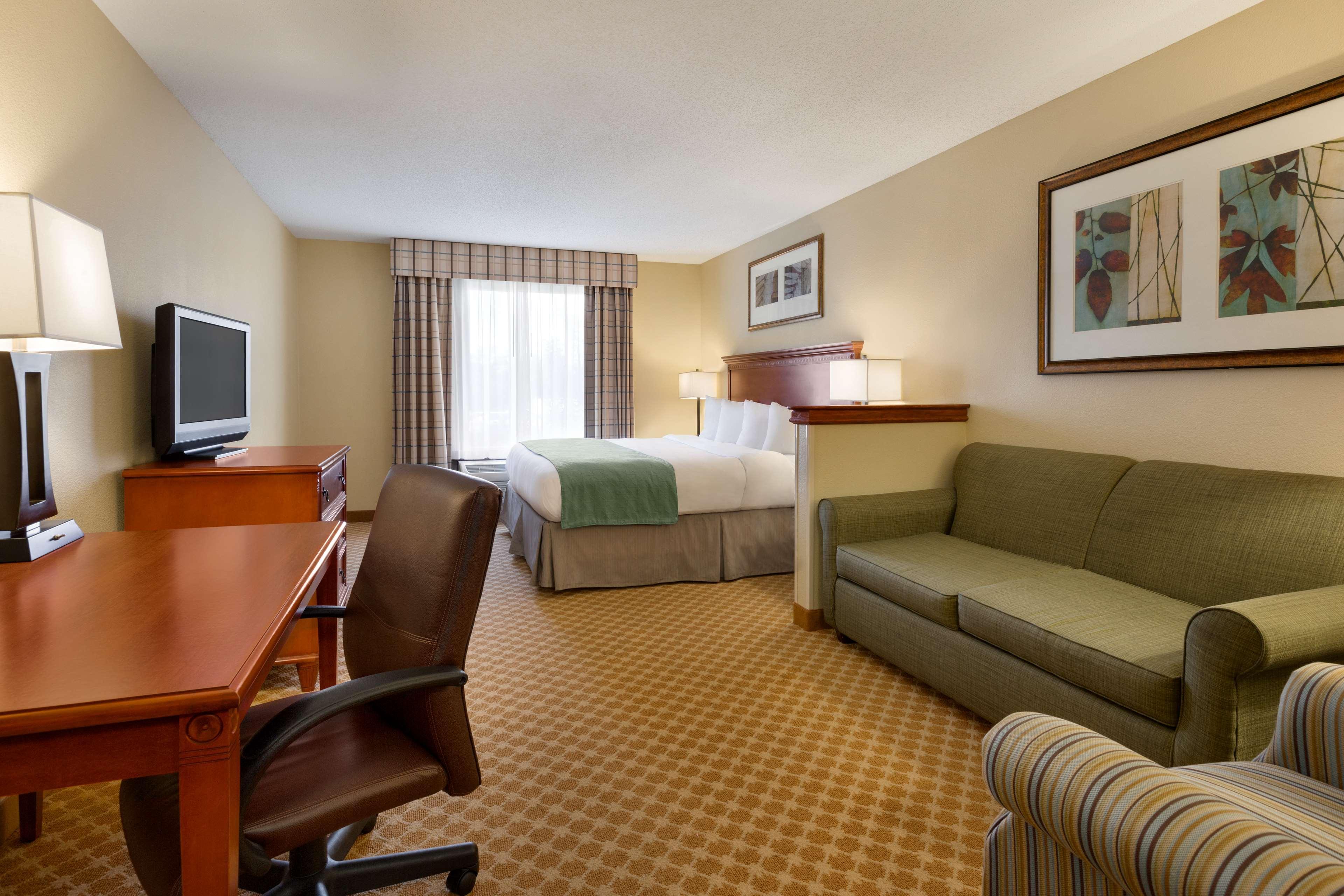 Hotel Country & By Radisson, Richmond West At I-64, Va 3*